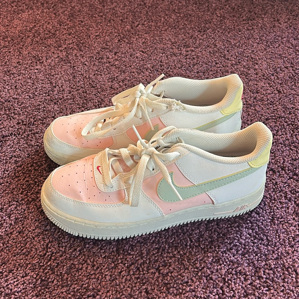 Worn Nike super colorful